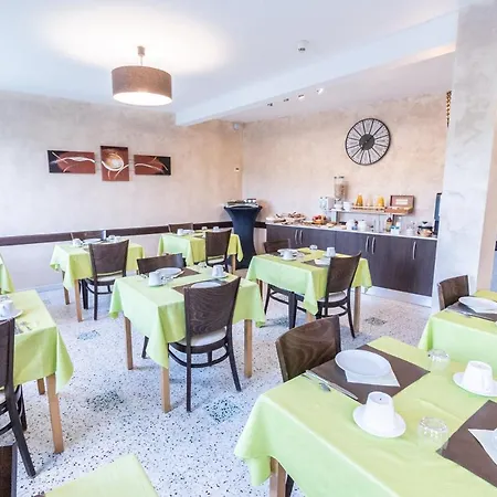 De La Hotel 3*