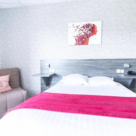 Hotel De La 3*