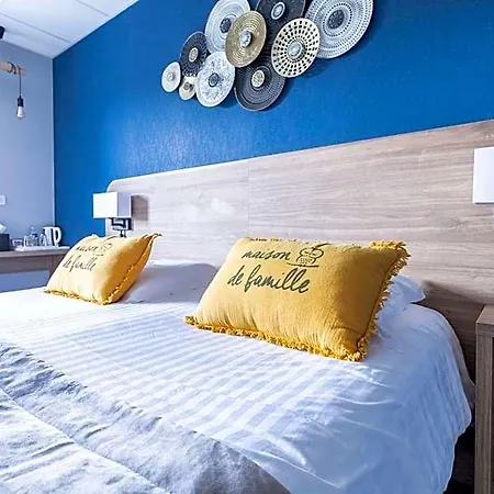 Hotel De La 3*