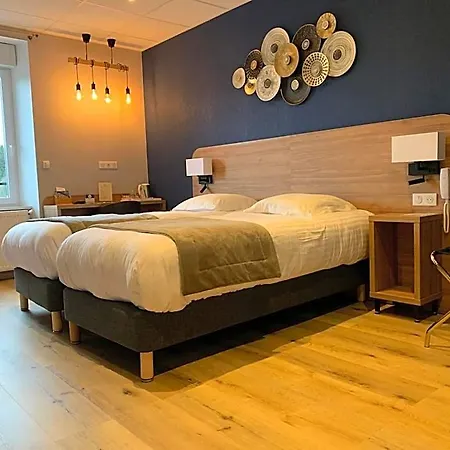 Hotel De La 3*