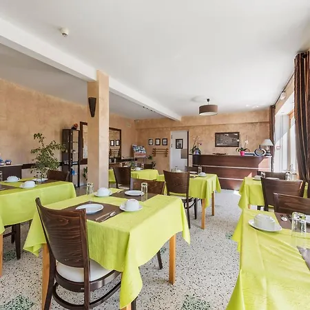 Hotel De La 3*